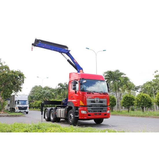 Đầu kéo Hino 700 lắp cẩu PM 10 tấn