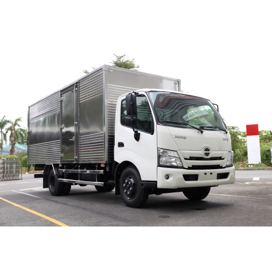 Hino XZU720 thùng kín 3,5 tấn