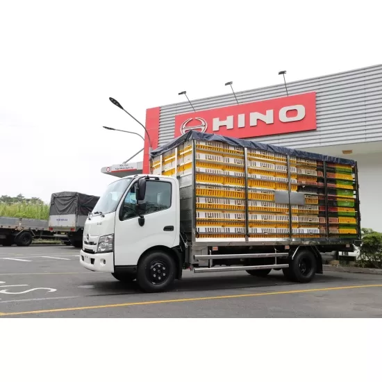 Hino XZU720 chở gia cầm 3 tấn 196 lồng
