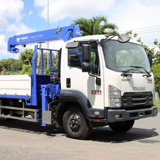 Xe tải Isuzu gắn cẩu Tadano 3 tấn 4 đoạn