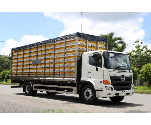 Hino FG8JT8A chở gia cầm 408 lồng