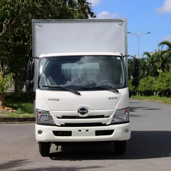 Hino XZU720 thùng kín vận tải 3,5 tấn