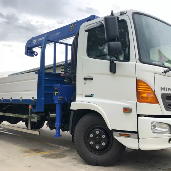 Xe tải Hino FC9JLTC gắn cấu Tadano ZE304MH