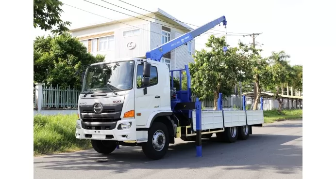 Hino FL8JT8A 15 tấn gắn cẩu 3 tấn 4 đoạn