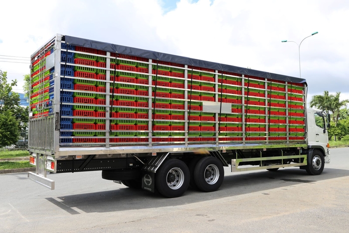 Lợi ích khi sử dụng Hino FM8JW8A chở gia cầm 448 lồng