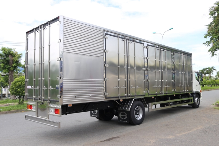 Đầu tư vào Hino FG8JT8A-PGX thùng dài 10m là đầu tư vào sự phát triển bền vững