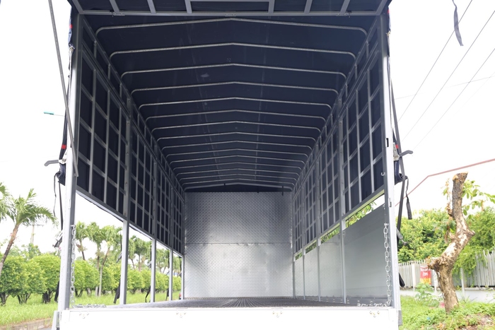 Thùng mui bạt 09 bửng nhôm - Linh hoạt và tiện dụng