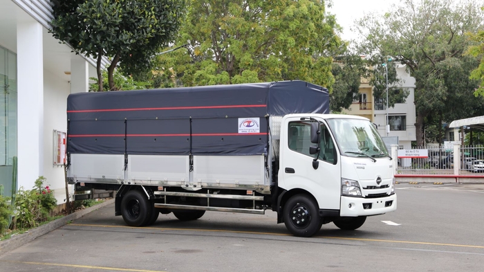Hino XZU730 tải trọng 4,7 tấn