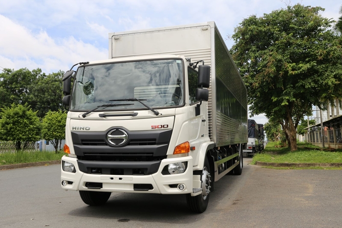 Hino FG8JT8A-PGX thùng dài 10m 4 cửa hông
