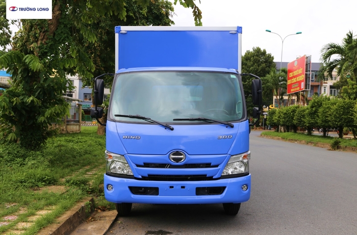 Hino XZU72 thùng composite 3,5 tấn