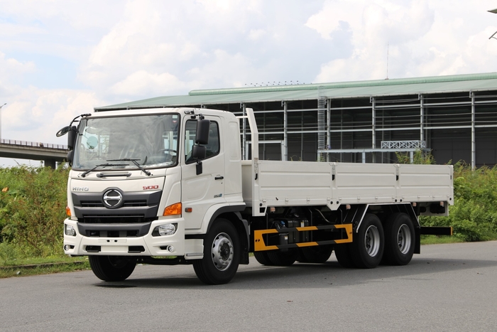 Ưu Điểm Vượt Trội của Xe Tải Hino FL8JT8A 15 Tấn Thùng Lửng