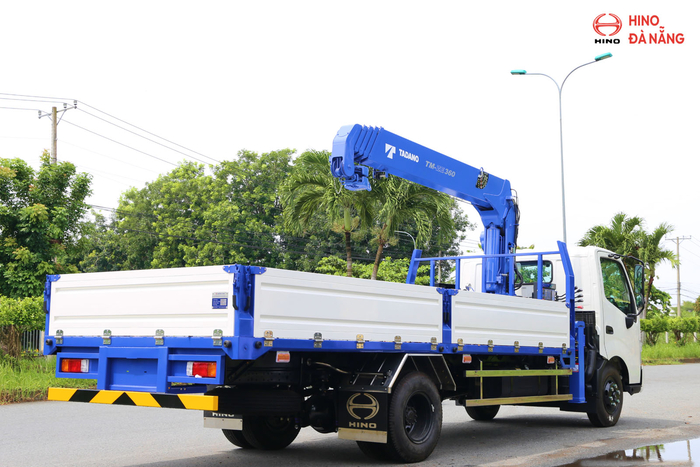 Ứng dụng thực tế của Hino XZU730 gắn cẩu 3 tấn