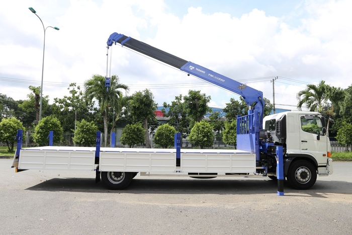 Vì Sao Chọn Hino FG8JT8A Lắp Cẩu Tadano 5 Tấn 5 Đoạn?