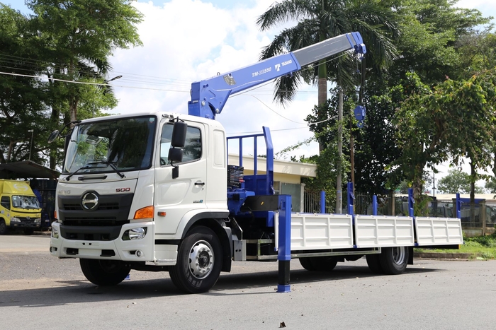 Hino FG8JT8A 8 tấn lắp cẩu Tadano 5 tấn 5 đoạn: Nền Tảng Vững Chắc Cho Mọi Công Trình