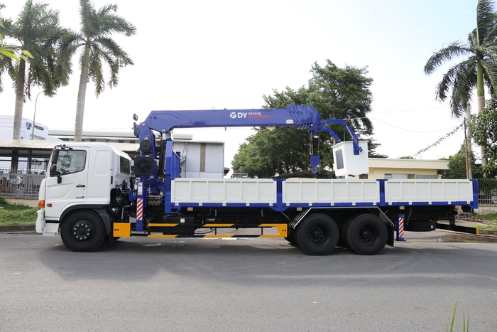 Lợi Ích Khi Lựa Chọn Xe Tải Hino FM8JW8A Lắp Cẩu Dongyang