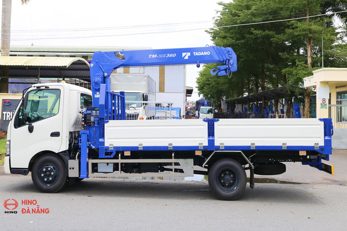 Hino-XZU720-gan-cau-Tadano-3-tan-4-doan