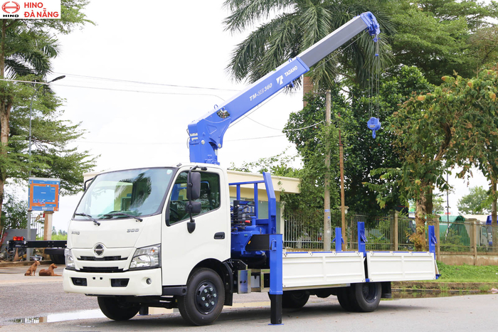Hino-XZU720-gan-cau-Tadano-3-tan-4-doan-1