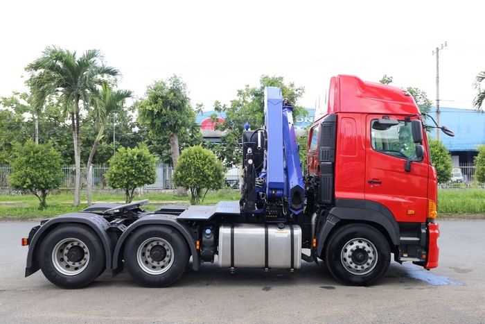 Đầu kéo Hino 700 lắp cẩu PM 10 tấn: Biểu Tượng Của Sức Mạnh Vô Song
