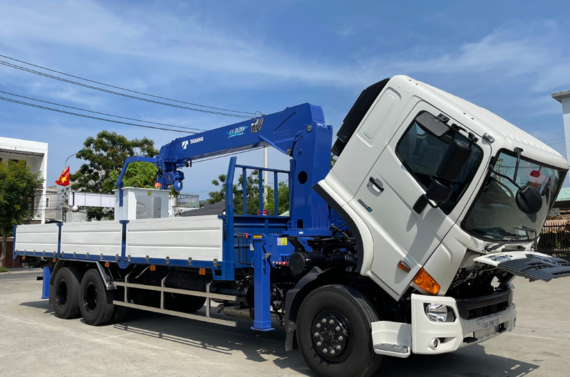 XE TẢI HINO FM8JW7A GẮN CẨU TADANO ZT825H - GIẢI PHÁP TỐI ƯU CHO MỌI CÔNG TRÌNH