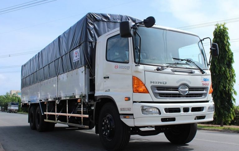 Xe bán tải chở hàng chạy liên tỉnh