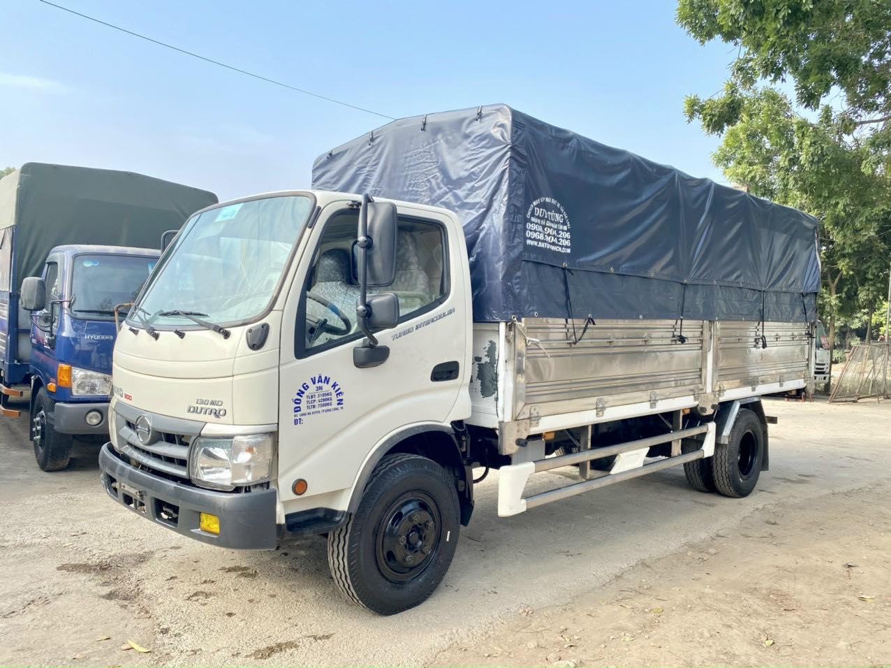 Xe bán tải chở hàng chạy liên tỉnh