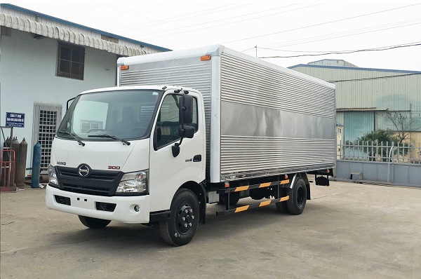 Xe bán tải chở hàng cho kinh doanh