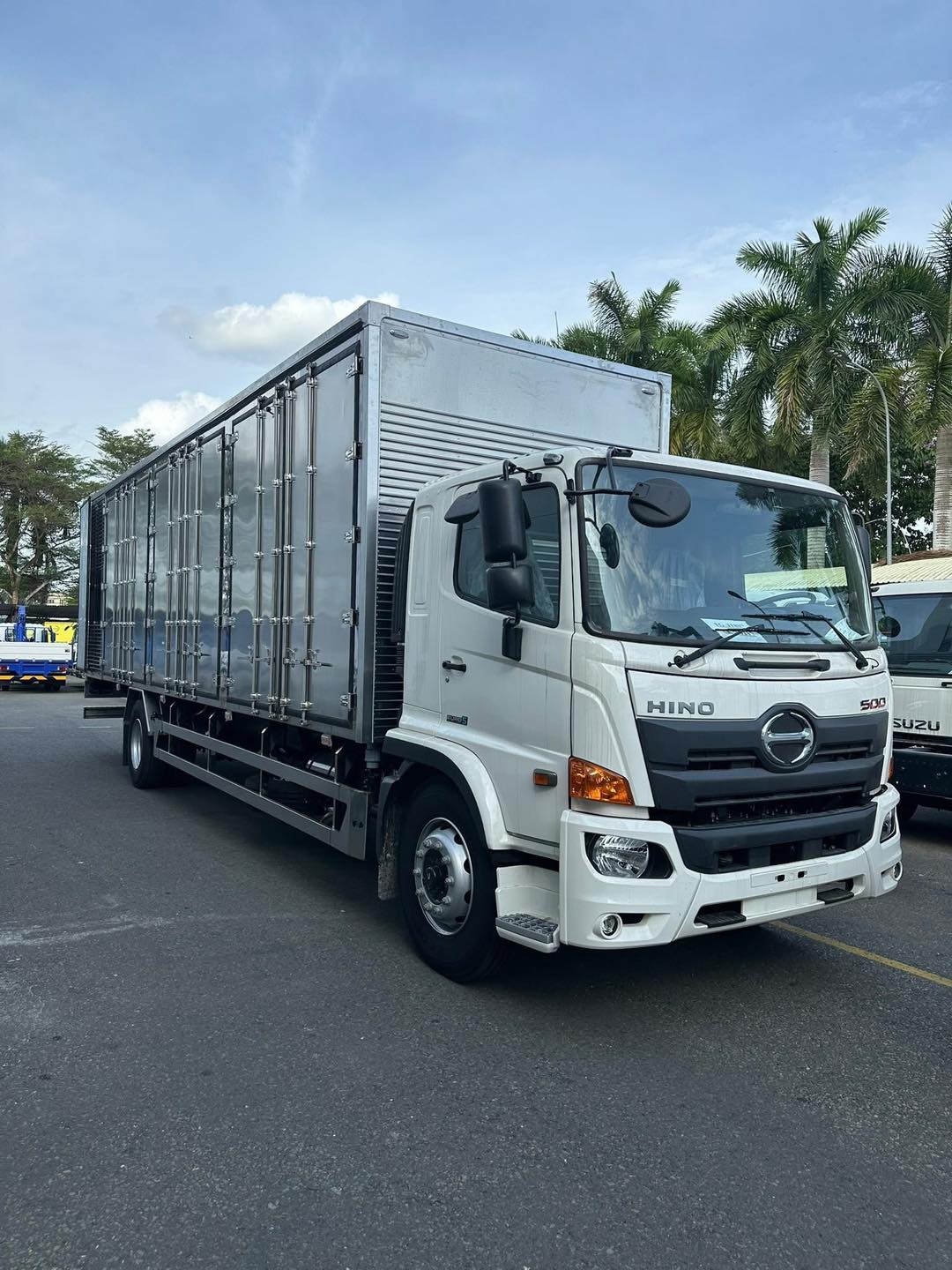 Xe bán tải giá rẻ chạy dịch vụ