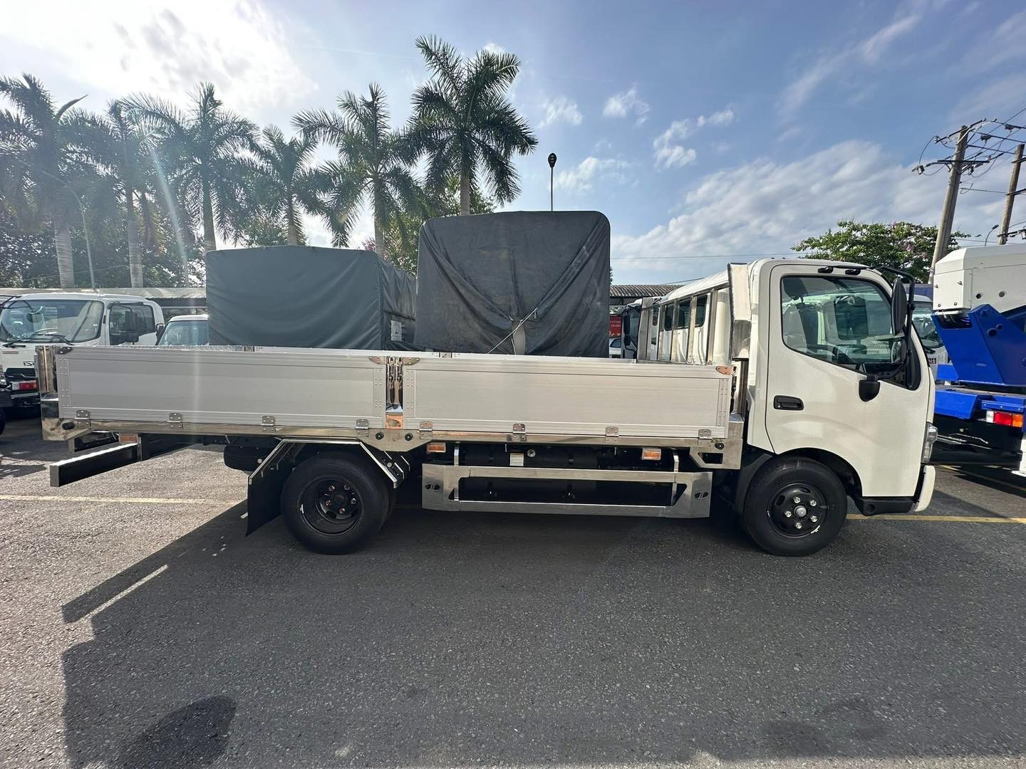 Xe bán tải giá rẻ chạy dịch vụ