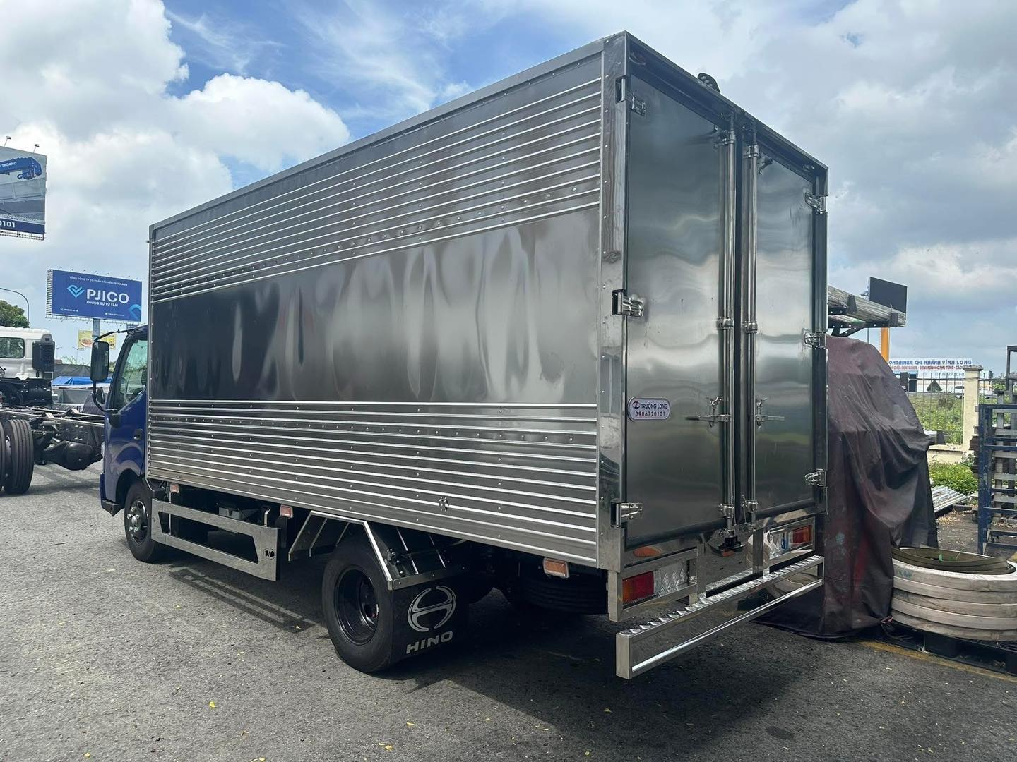 Xe bán tải giá rẻ phù hợp chở hàng